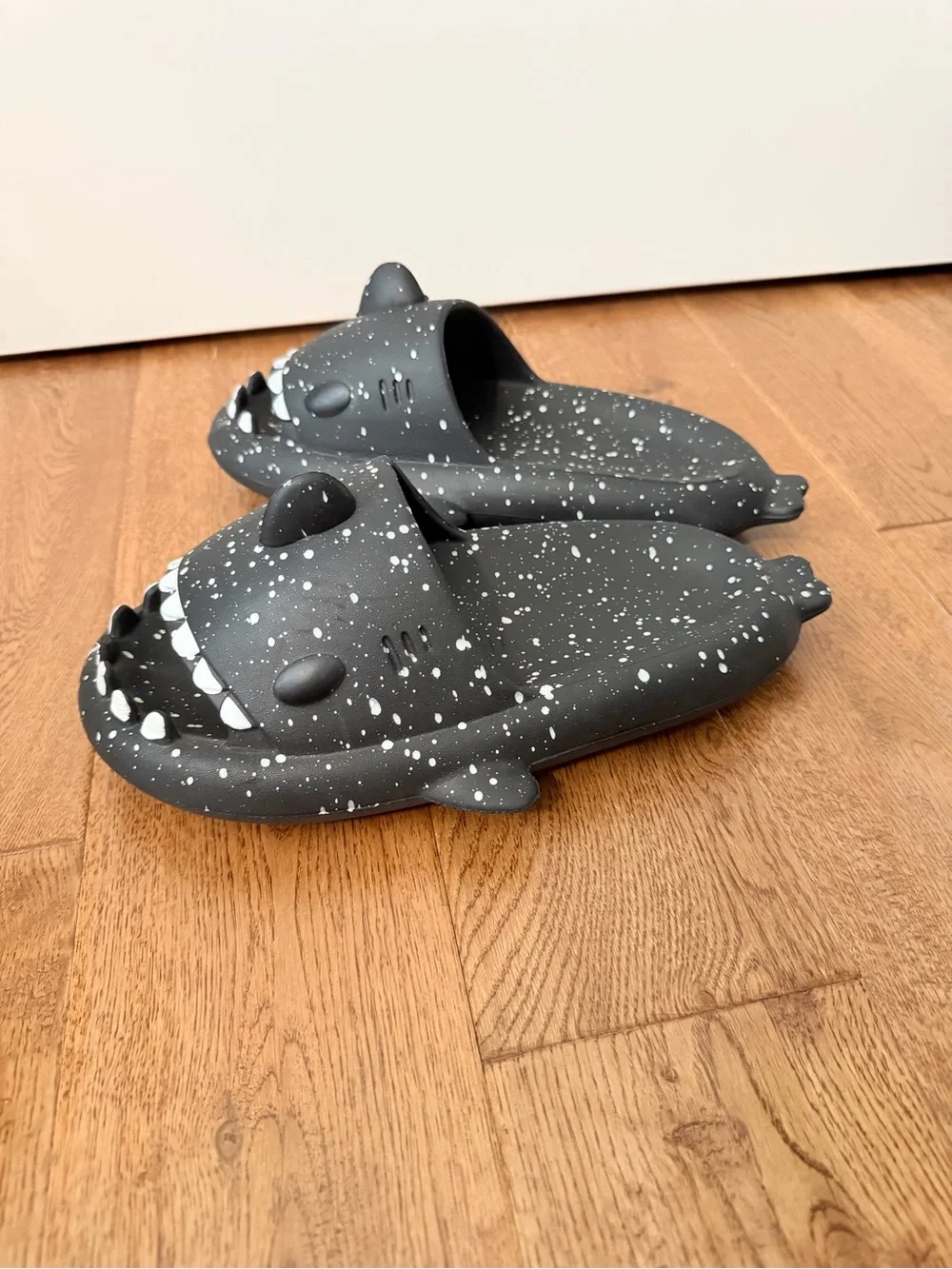 Shark slides sandals big boys size 7 black speckle pool beach sandal
